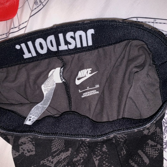 Nike Leggings - Picture 3 of 3